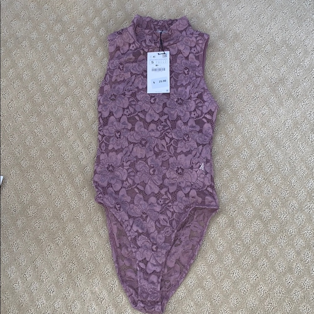 Sleeveless lace purple bodysuit